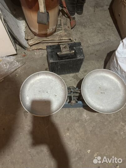 Весы с гирьками