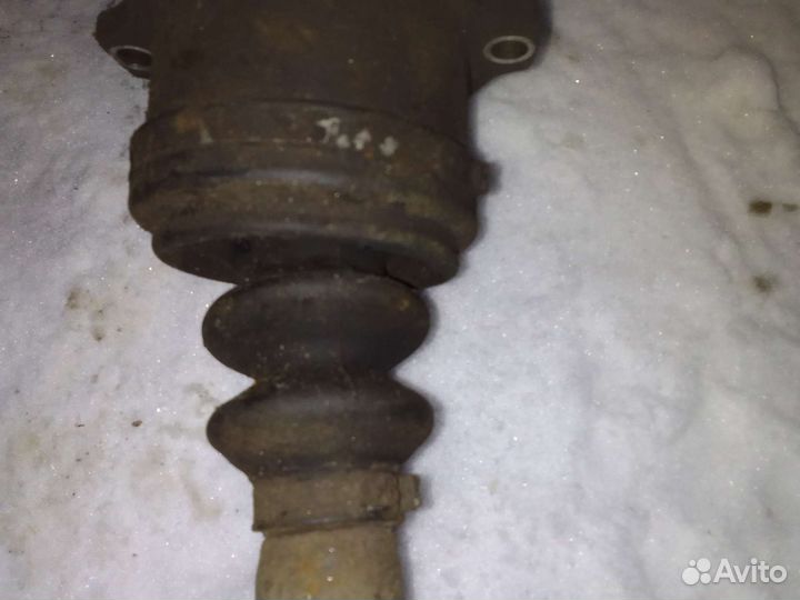 Шруз-Привод левый VW 1.8 AT b5+,шруз