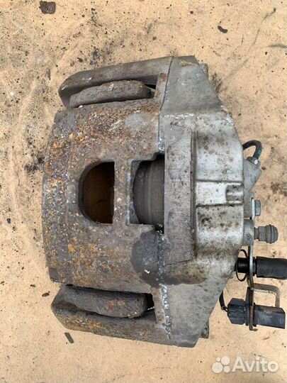 Суппорт передний правый Audi A4 B7 2004-2009