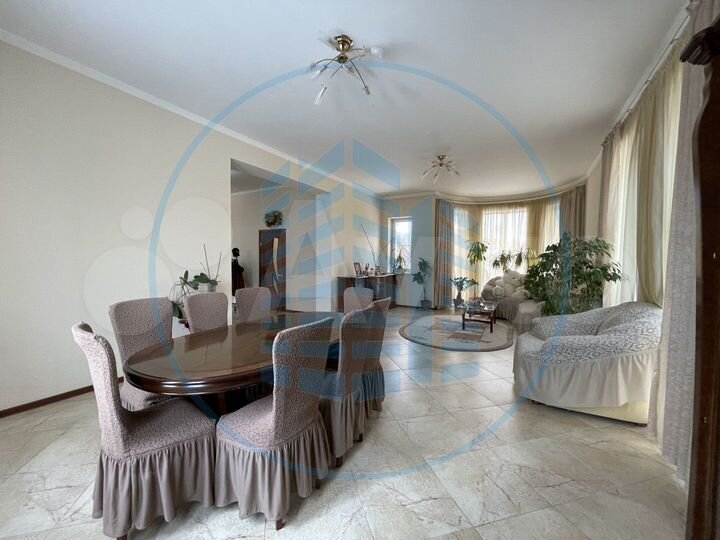 Дом 277,3 м² на участке 5,5 сот.