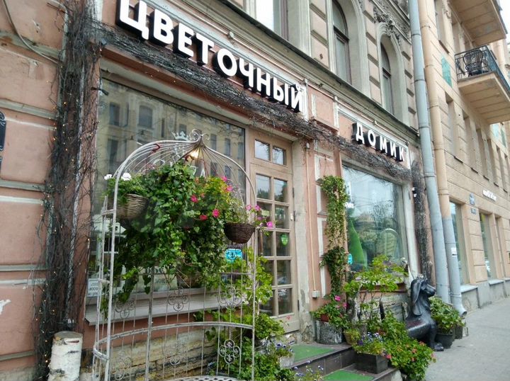 112м² проходное с витринами