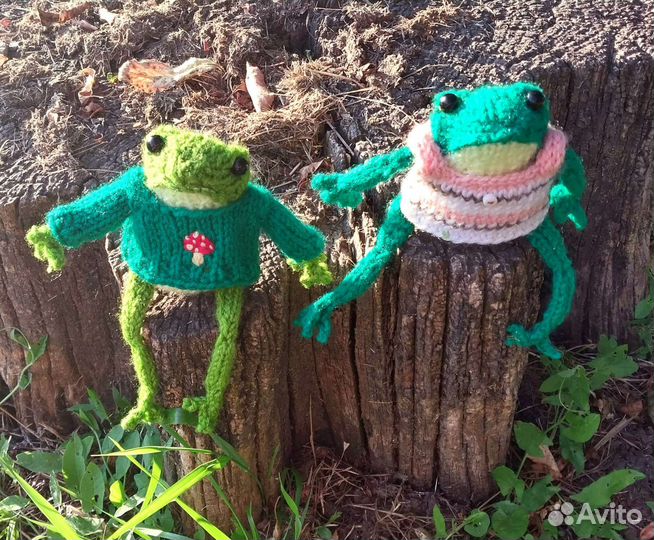 Вязаные лягушки