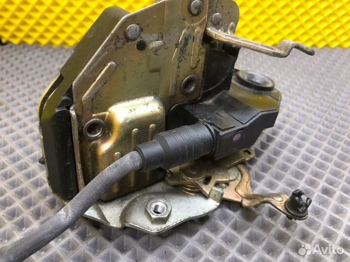 Замок двери передний правый Mercedes-Benz E-Class