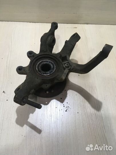 Кулак задний правый мерседес W220