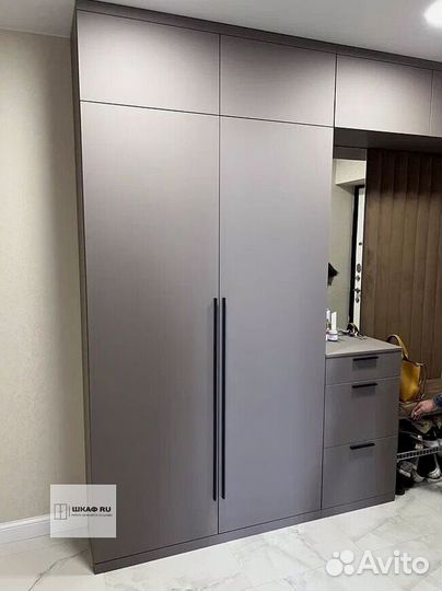 Шкаф с зеркалом