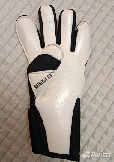Вратарские перчатки детские и взрослые