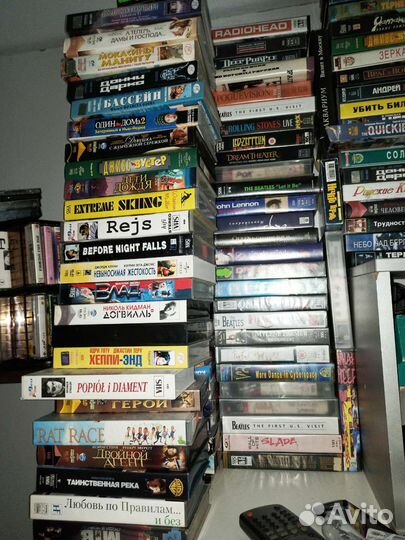 VHS Видеокассеты с фильмами + музыкальные