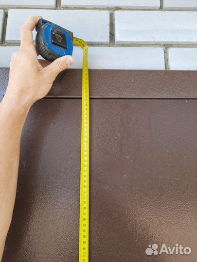 Металлическая дверь бу 126 на 214