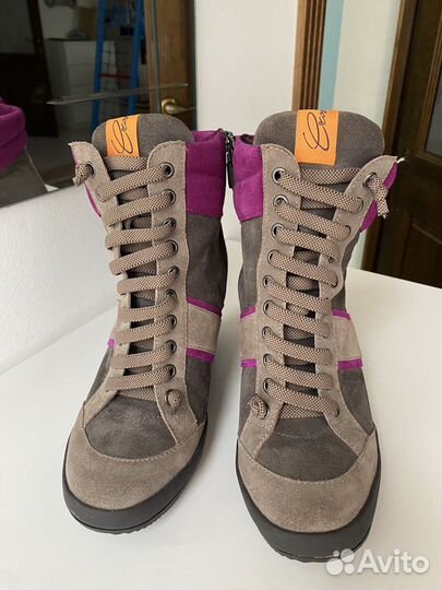 Сникеры женские 38,5 как новые демисезонные