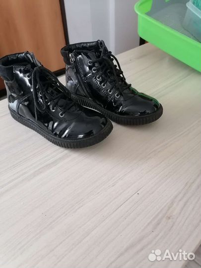 Полуботинки для девочки лаковые