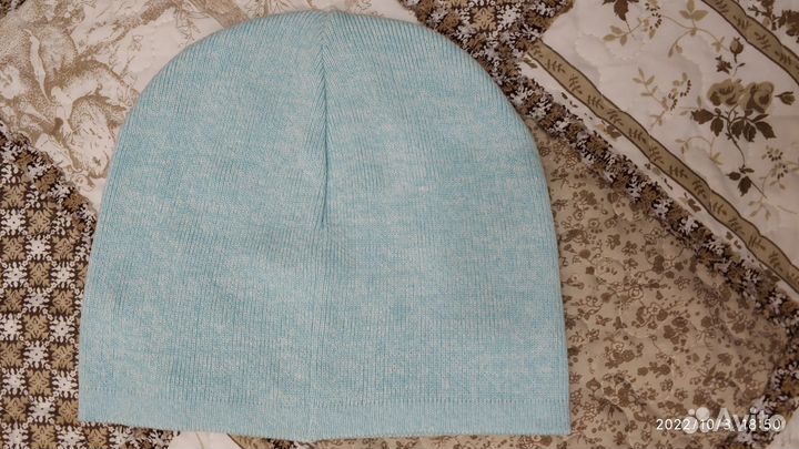Шапка с бусинами