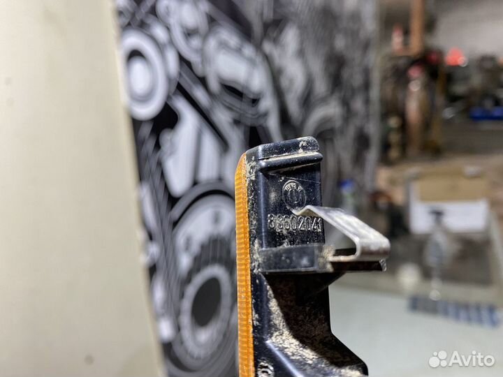 Поворотник в крыло правый BMW 7 series E38