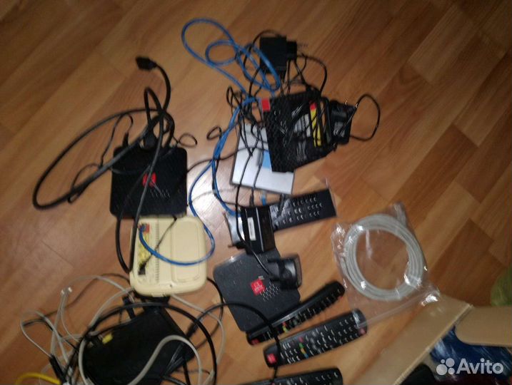 Приставки, шнуры, телефоны, и прочее