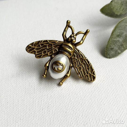 Брошь пчела