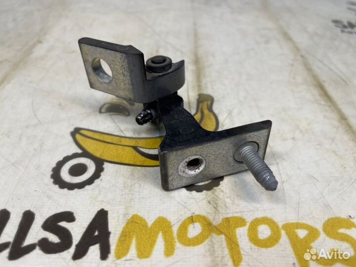 Петля двери задняя правая Audi A4 B9 (8W) cvna 1.4