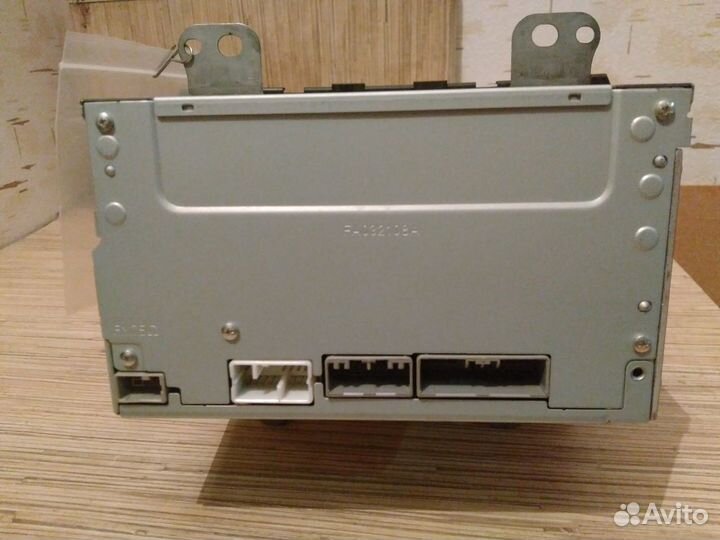 Продам магнитолу Honda CR-V и хром накладки