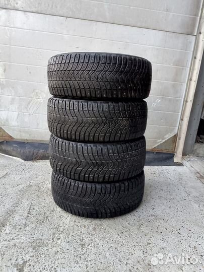 Зимние шины Б/У Michelin 215 50 r17