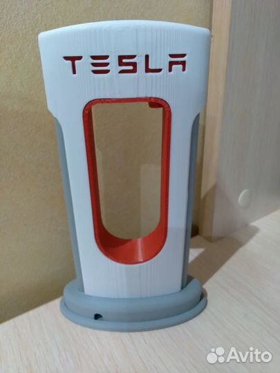Зарядка tesla для смартфона (декор)