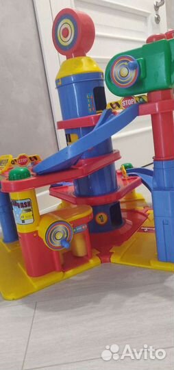 Игрушечная парковка