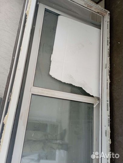 Дверь пластиковая и газовая плита