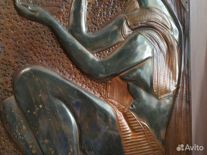 Огромное чеканное панно 