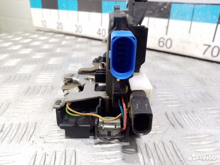 Б/У Замок двери передней правой#001