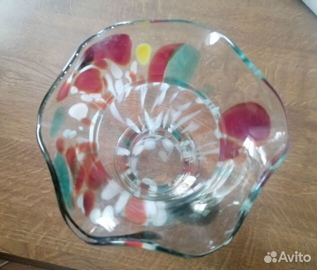 Ваза из цветного стекла