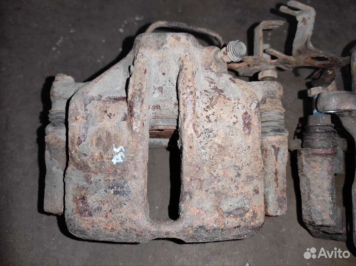 Суппорт передний со скобами Volkswagen Passat b5