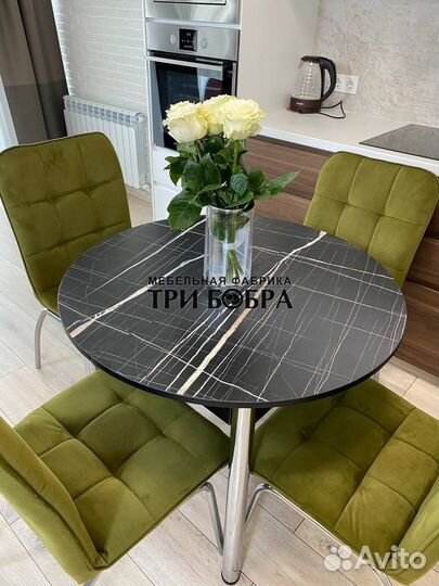 Кухонный стол круглый и стулья
