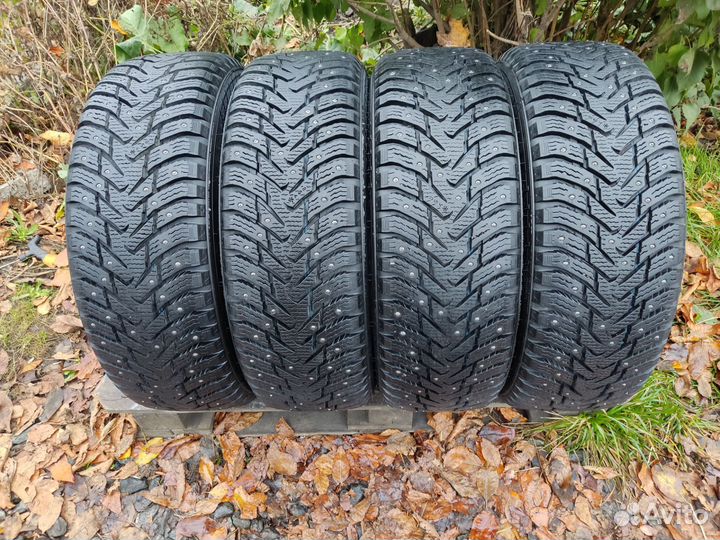 Nokian Tyres Hakkapeliitta 8 SUV 215/65 R16 102T