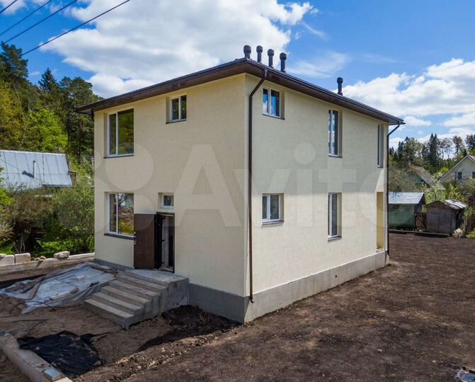 Дом 240 м² на участке 6 сот.