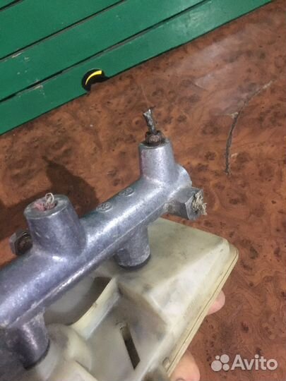 Главный тормозной цилиндр Audi 100 C3