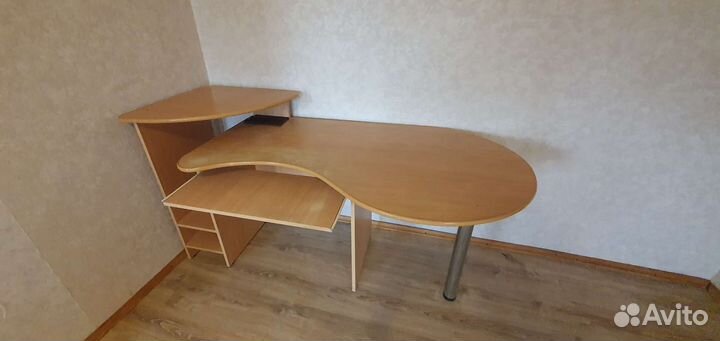 Стол компьютерный / письменный