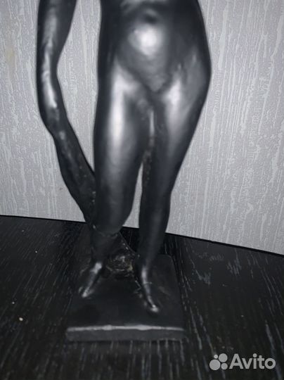 Статуэтка девушки