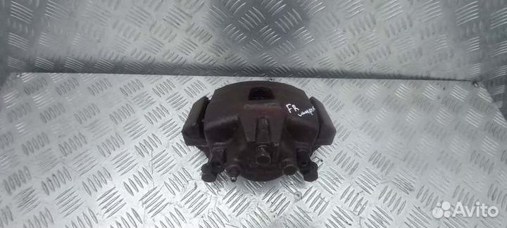 Суппорт передний правый Chrysler Voyager Iv