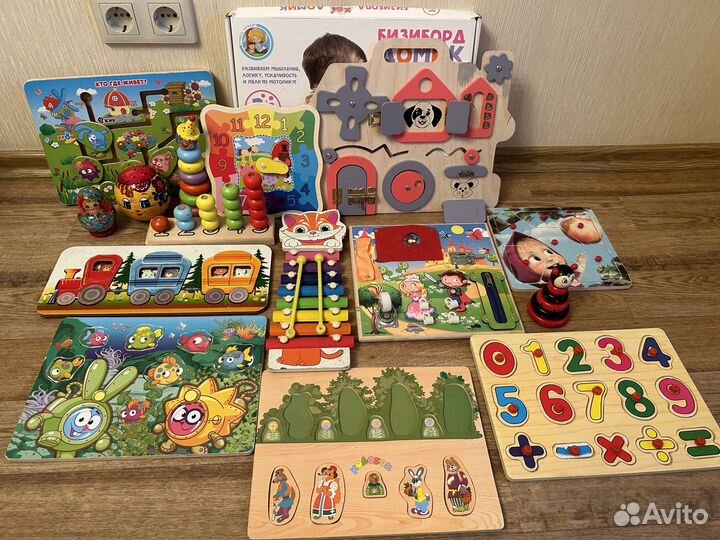 Деревянные игрушки, книги