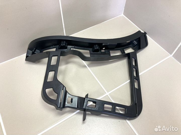 Кронштейн заднего бампера левый VW Passat B7