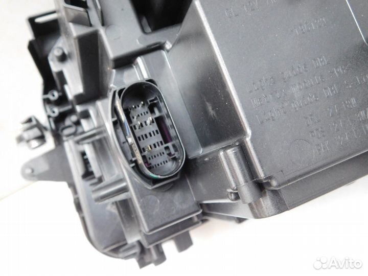 Фара правая Volkswagen Tiguan