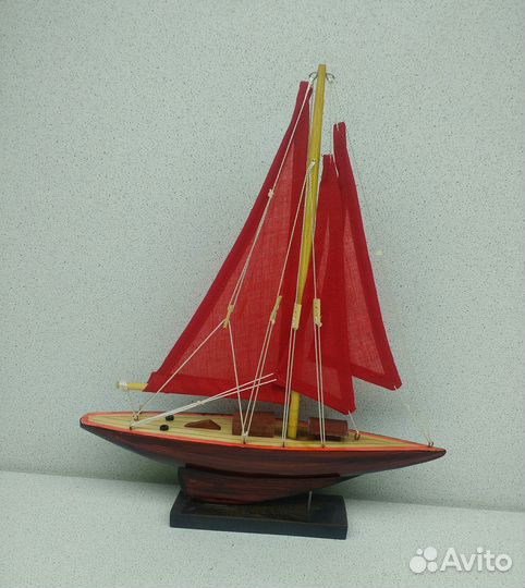 Яхта с аллыми парусами 24,5*21 сувенир подарок