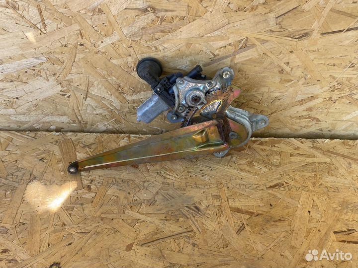 Стеклоподьемник задний левый Toyota caldina azt241