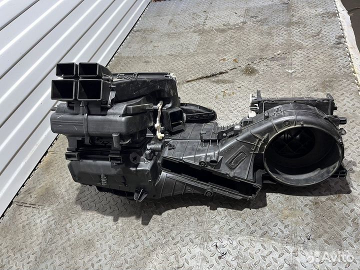 Корпус отопителя (Volkswagen Passat CC)