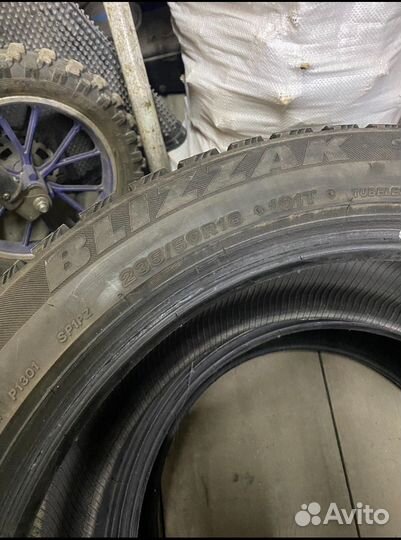 Bridgestone Blizzak Spike-01 235/50 R18 101