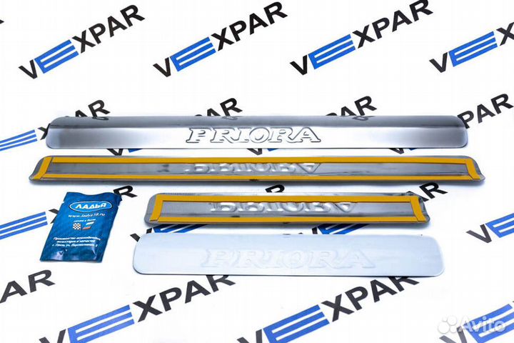 Накладки на пороги Лада Приора, надпись тиснением