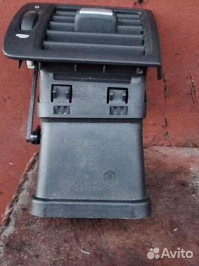 Дефлектор воздушный левый Вольво S40