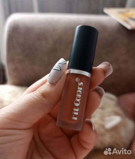 Помада для губ стойкая