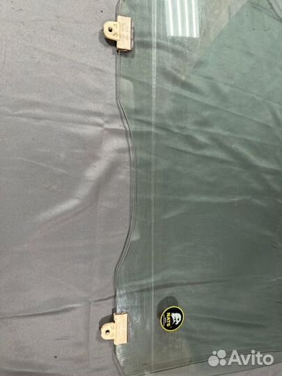 Стекло двери переднее левое Nissan Patrol Y61 ZD30