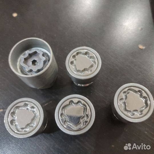 Гайки колёсные секретные