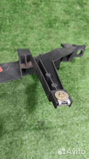 Кронштейн фары левой BMW X3 (E83) 2004