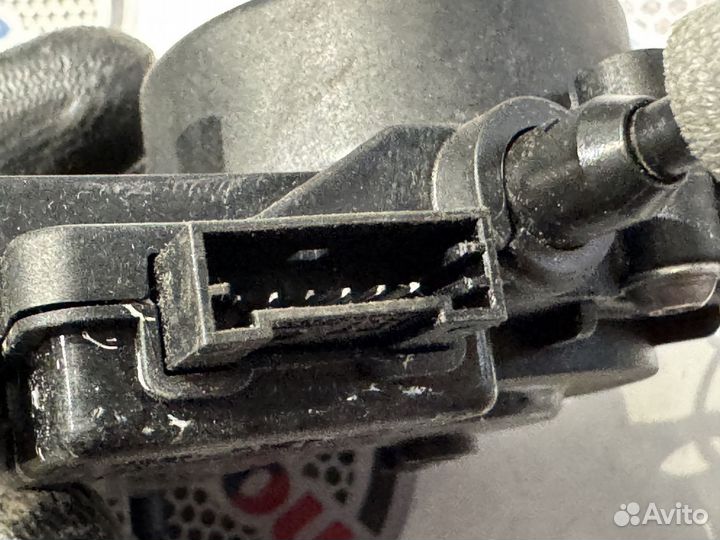 Доводчик крышки багажника Лев. Нижн. 51249482991