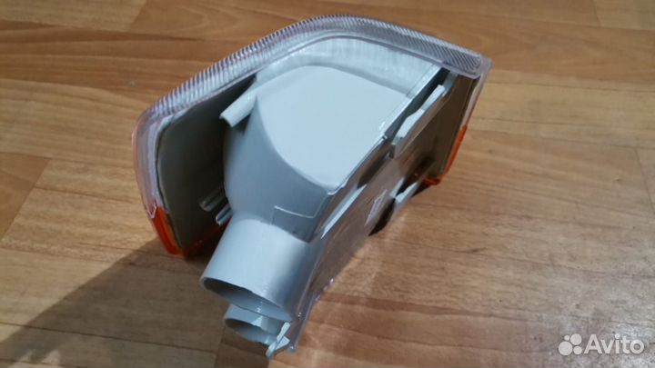 Поворотник левый Volvo 740T 760 940 960